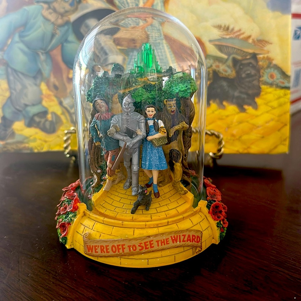 Vintage 1994 Turner Musical Wizard of Oz. “Off to See The Wizard", w/glass dome